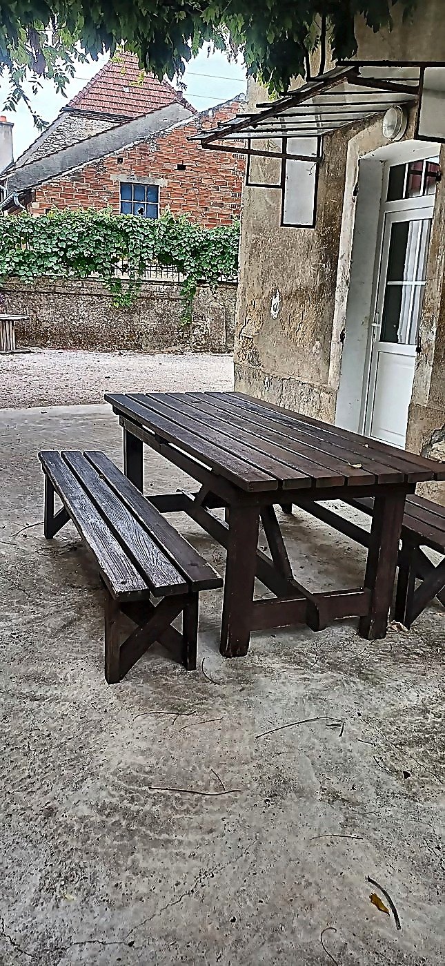 Salon de jardin sous la tonnelle